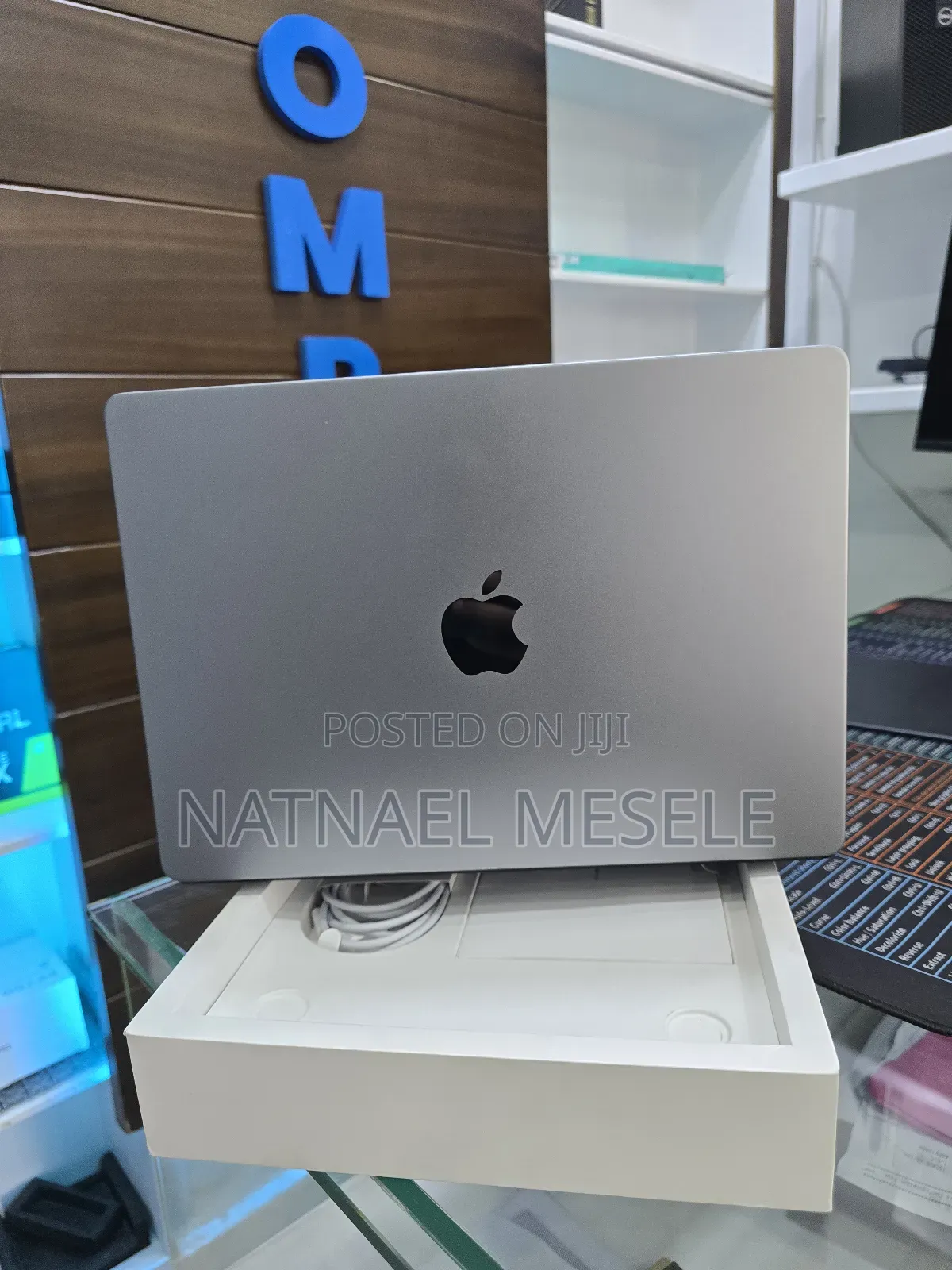 New Laptop Apple MacBook Pro M1 32GB Apple M1 Max SSD 1T