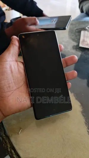 Photo - Tecno Camon 30 256 GB Gold