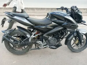 Photo - New Bajaj Pulsar RS200 2018 Black
