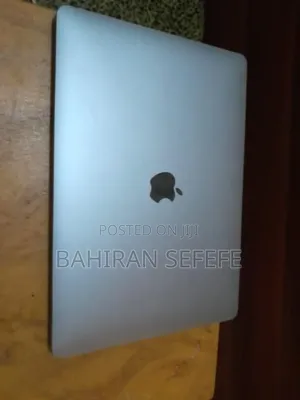 Laptop Apple MacBook 2020 8GB Intel Core I3 SSD 256GB