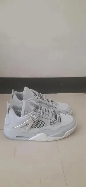 Air Jordan 4 Frozen Moments