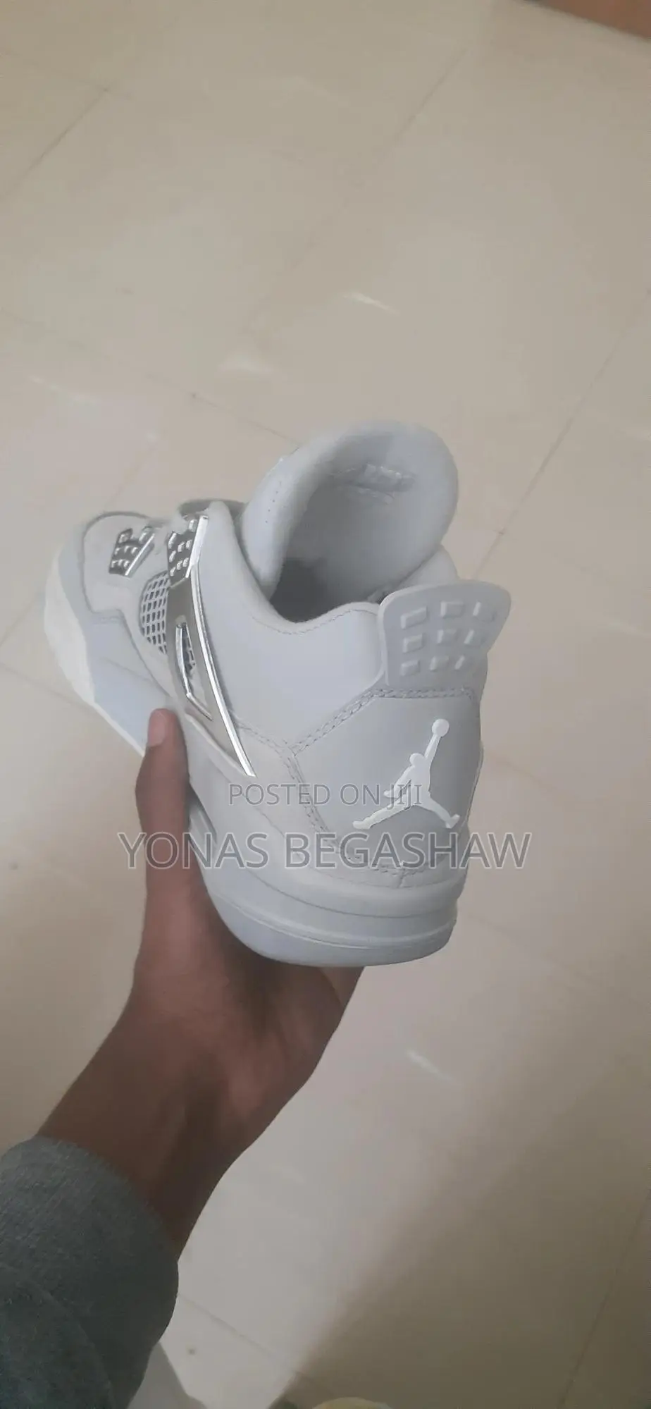 Air Jordan 4 Frozen Moments