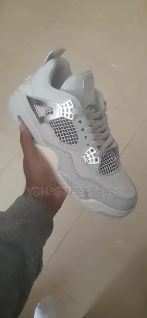 Air Jordan 4 Frozen Moments