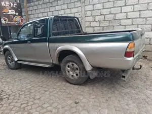 Mitsubishi L200 Club Cab 2.4 4WD 2001 Green