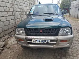 Photo - Mitsubishi L200 Club Cab 2.4 4WD 2001 Green