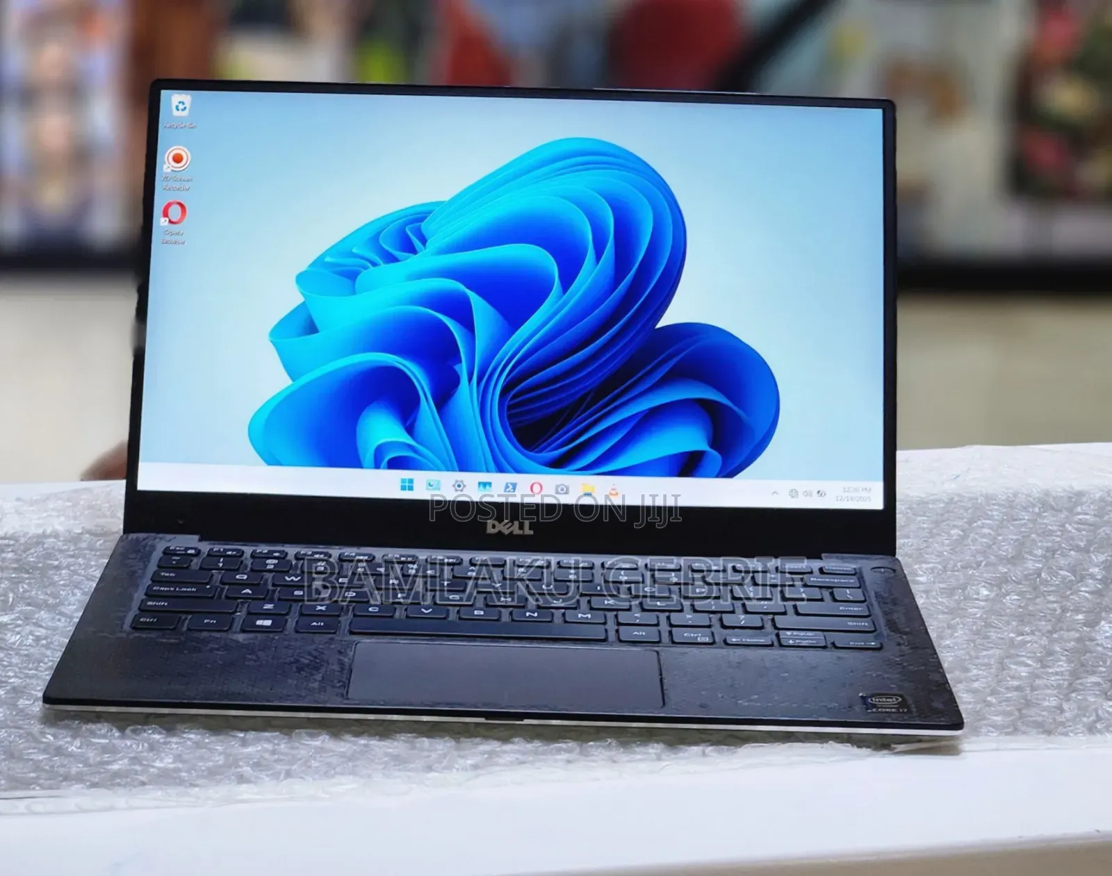 New Laptop Dell XPS 15 8GB Intel Core I7 SSD 256GB