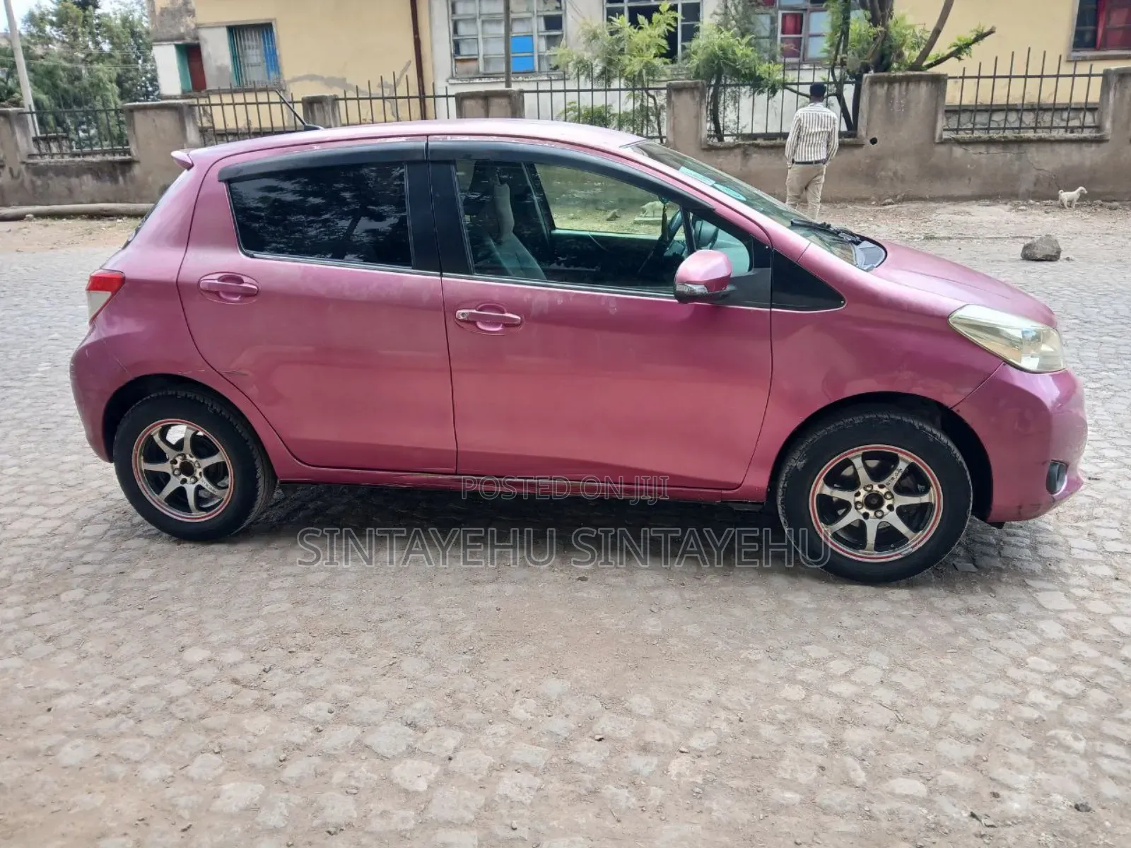 Toyota Yaris Base Hatchback 3dr 2011 Pink