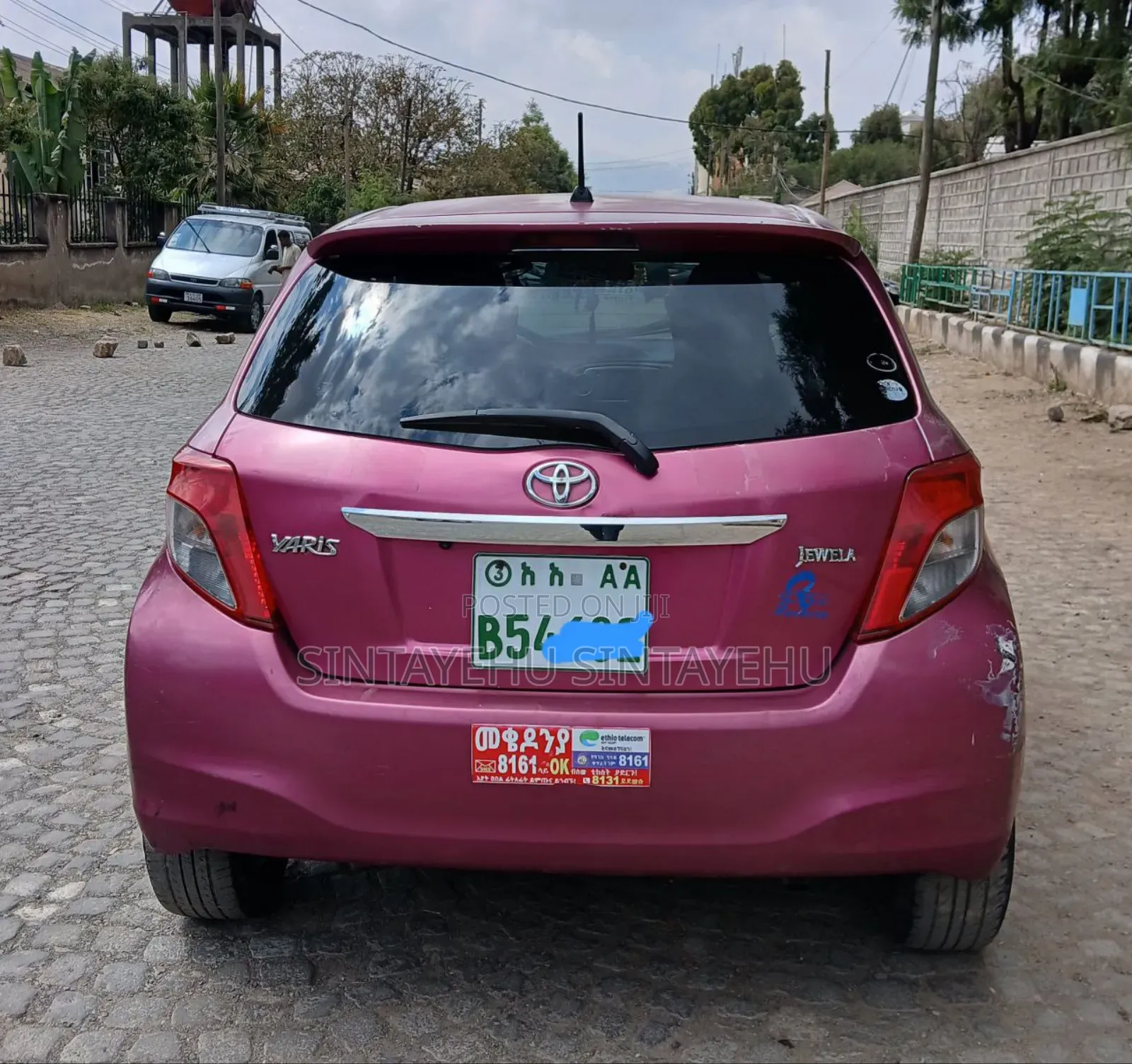 Toyota Yaris Base Hatchback 3dr 2011 Pink