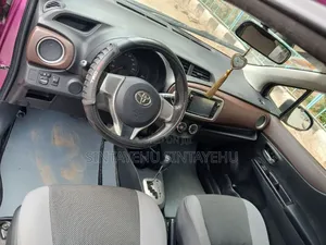 Toyota Yaris Base Hatchback 3dr 2011 Pink