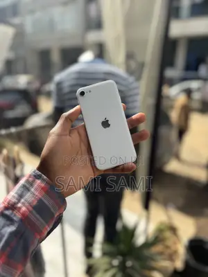 Photo - Apple iPhone SE 64 GB White