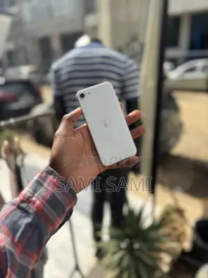 Apple iPhone SE 64 GB White