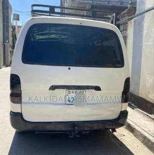 Toyota HiAce 2007 White
