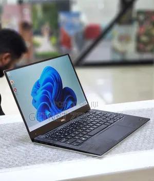 New Laptop Dell XPS 13 8GB Intel Core I7 SSD 256GB