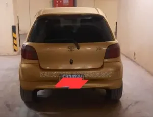 Toyota Vitz 2001 Yellow