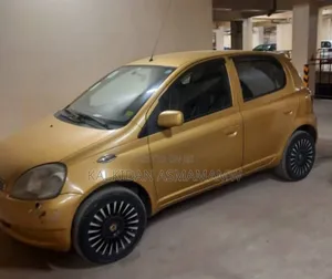 Toyota Vitz 2001 Yellow