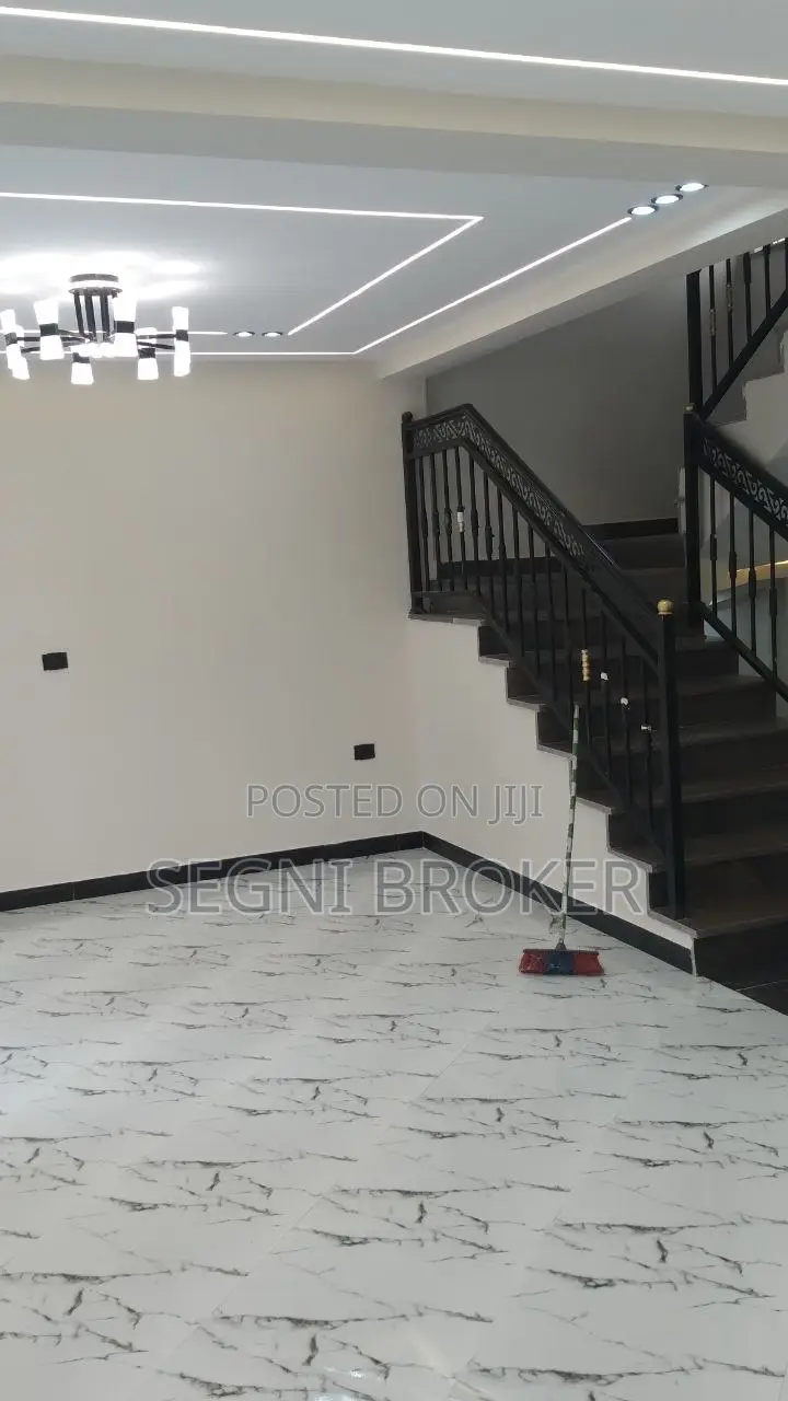 4bdrm House in Semet Safari, Bole for sale