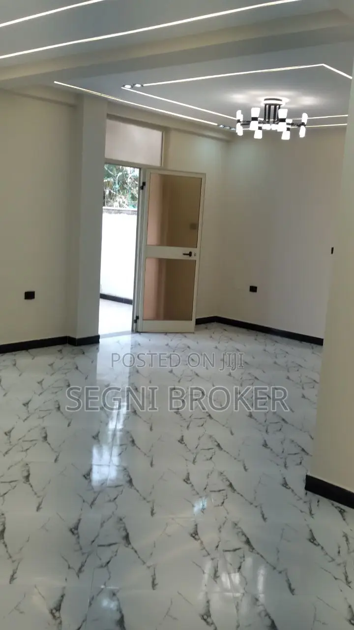 4bdrm House in Semet Safari, Bole for sale