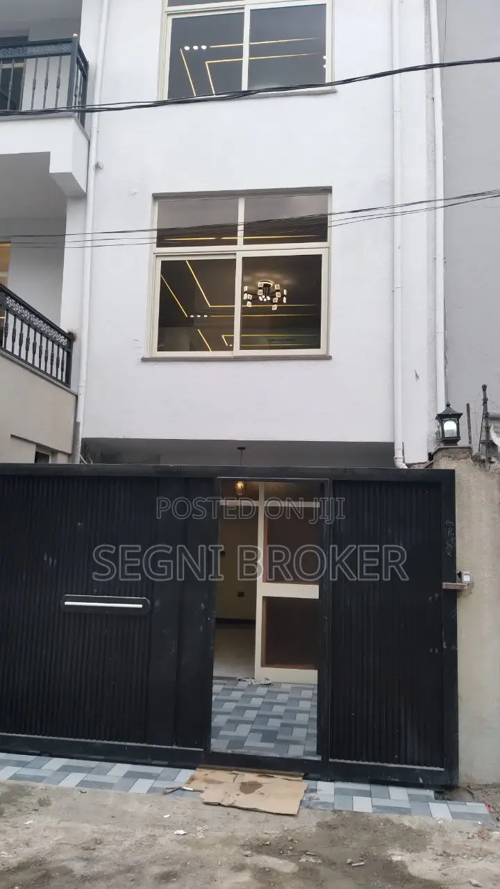 4bdrm House in Semet Safari, Bole for sale