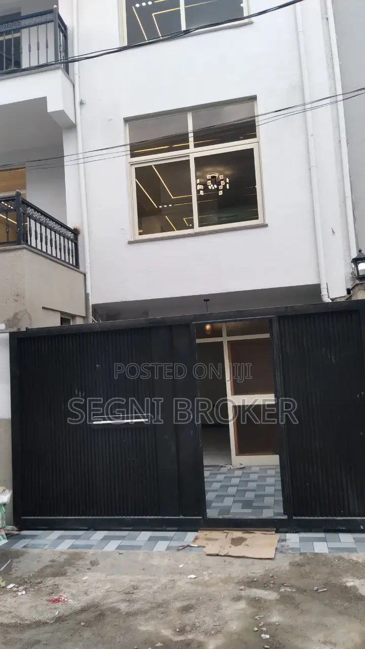 4bdrm House in Semet Safari, Bole for sale