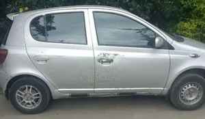 Toyota Vitz 2001 Silver