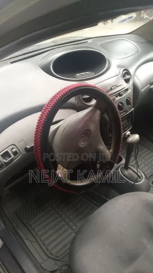 Toyota Vitz 2001 Silver