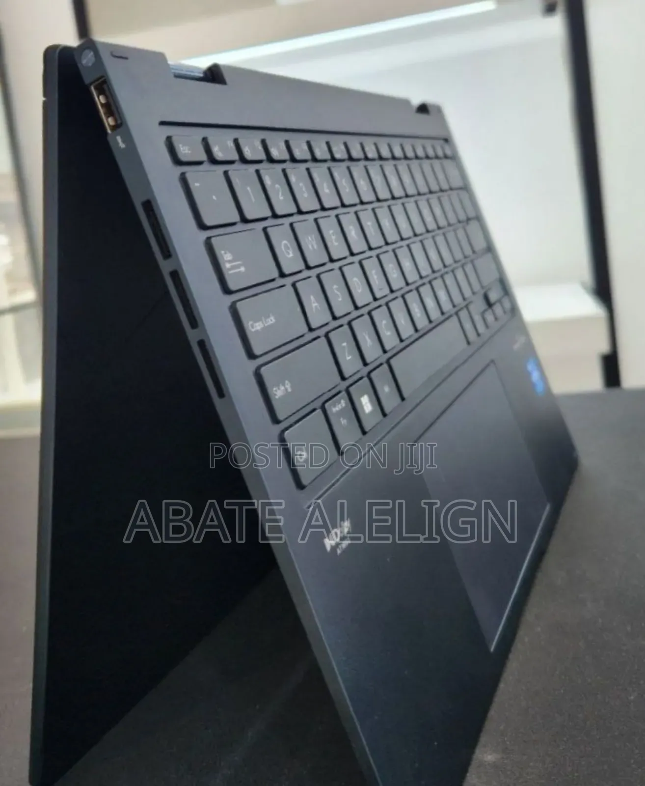 New Laptop Lenovo Yoga C740 16GB Intel Core Ultra 7 SSD 1T