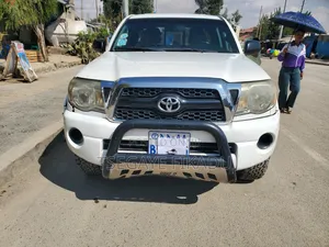 Photo - Toyota Tacoma Access Cab Automatic 2011 White