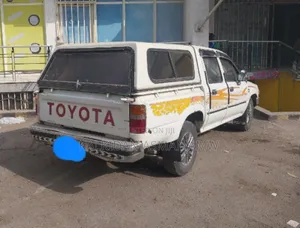 Toyota Hilux 1989 White