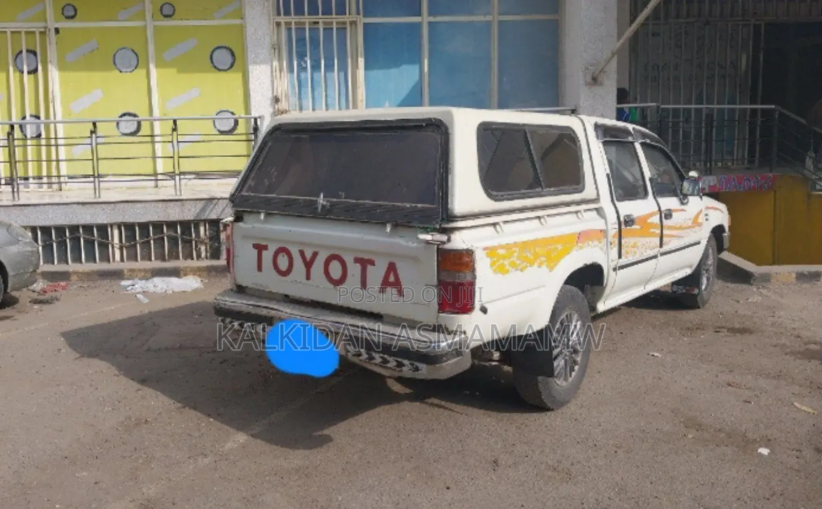 Toyota Hilux 1989 White