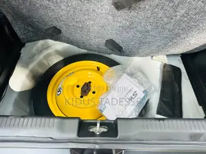 Suzuki Swift 2023 White