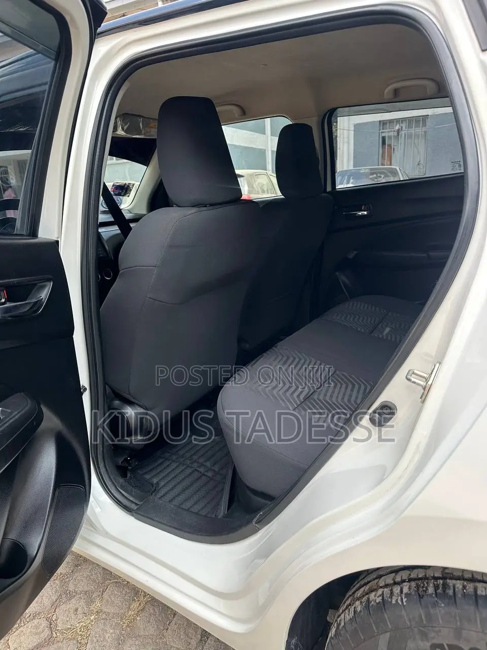 Suzuki Swift 2023 White