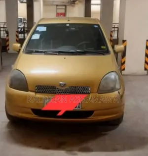 Photo - Toyota Vitz 2001 Yellow