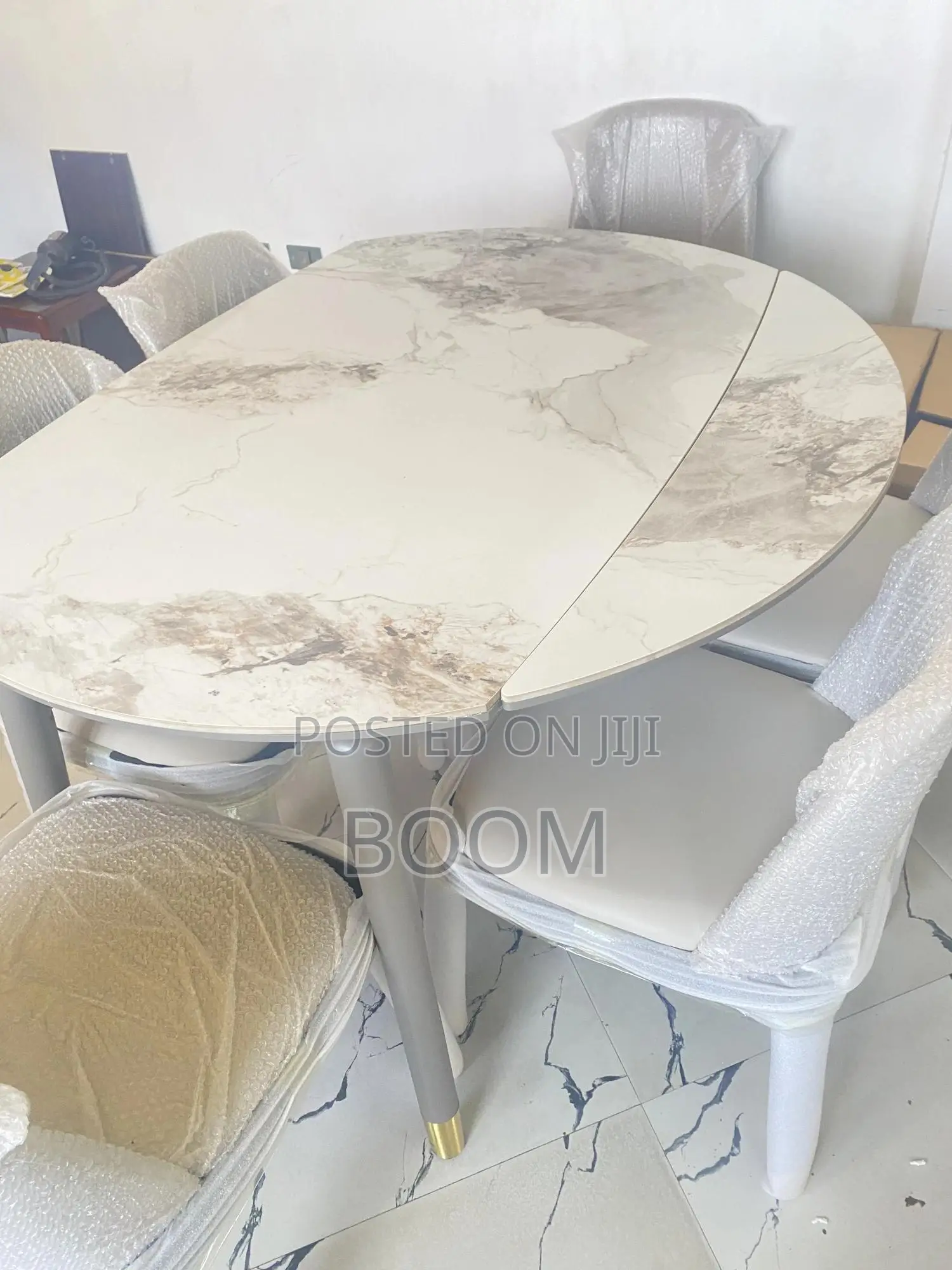 የሚሰፉና የሚጠብ(Extendable) Dining Table
