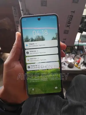 Photo - Tecno Spark 20C 128 GB Bronze