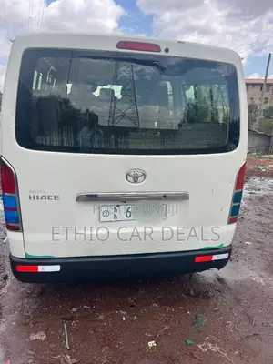 Toyota HiAce 2010 White
