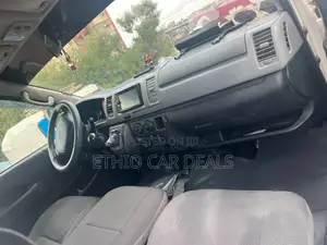 Toyota HiAce 2010 White