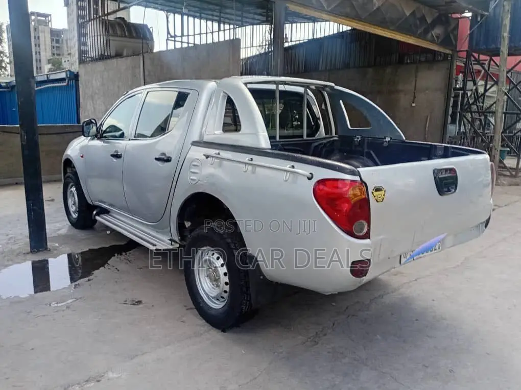 Mitsubishi L200 2008 Silver