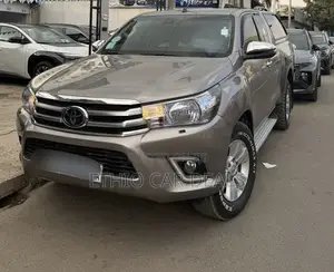 Toyota Hilux 2018 Gold