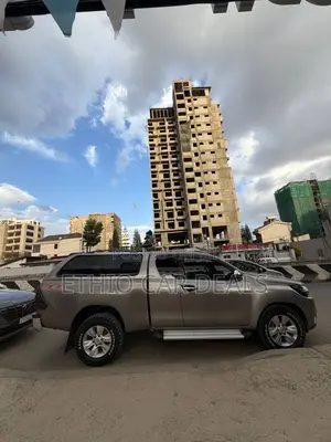 Toyota Hilux 2018 Gold