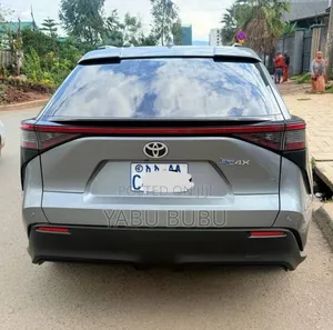 Toyota bZ4X 71.4 kWh AWD 2023 Gray