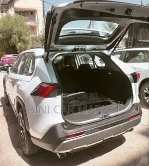 New Toyota RAV4 Hybrid 2024 White