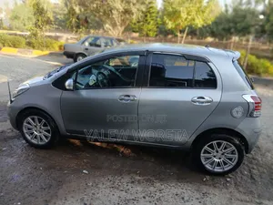Toyota Yaris 1.0 VVT-i 2008 Gray