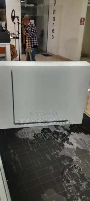 Photo - New Laptop Apple MacBook Air 2025 M4 13-Inch 16GB Apple M4 SSD 256GB