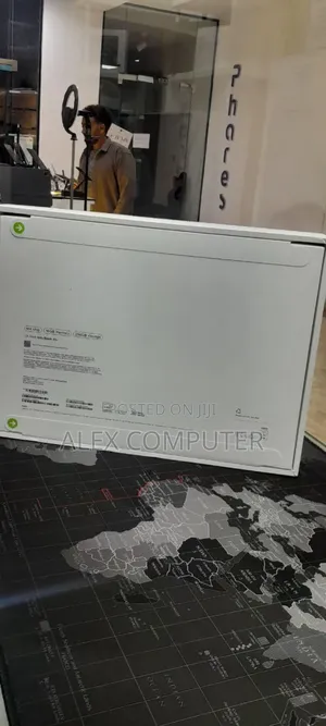 New Laptop Apple MacBook Air 2025 M4 13-Inch 16GB Apple M4 SSD 256GB