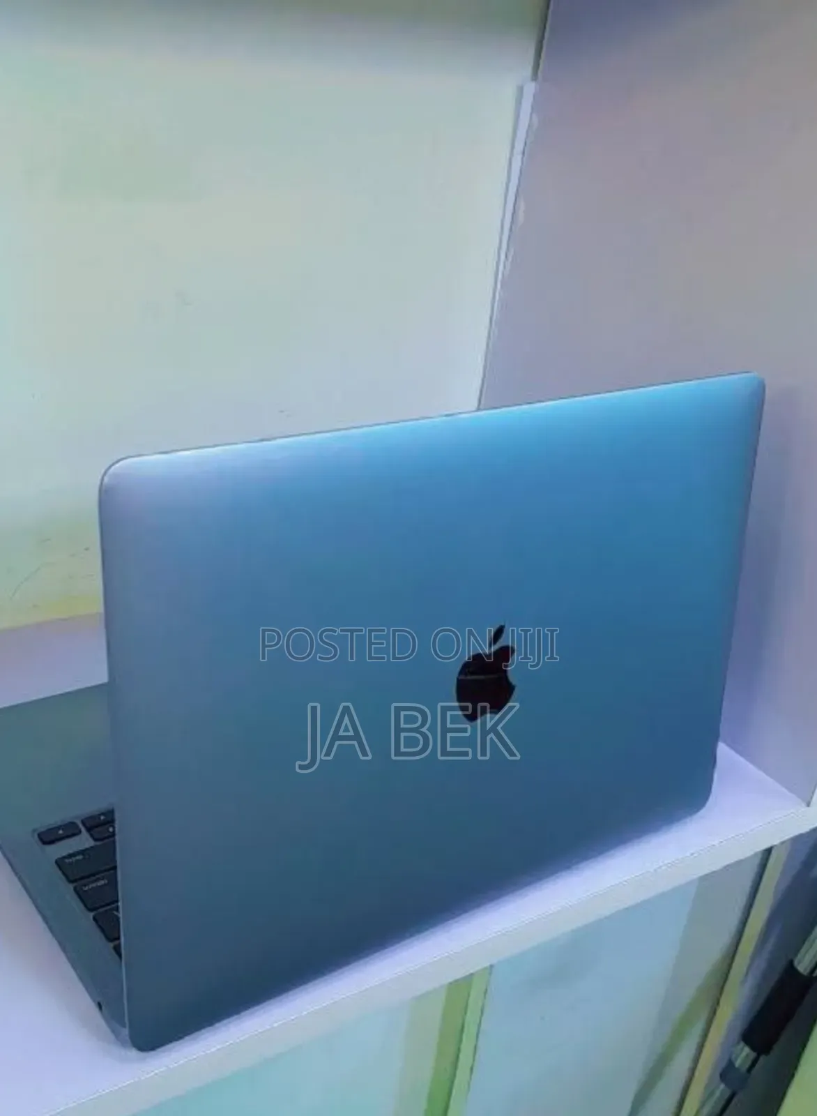 New Laptop Apple MacBook Air 2020 M1 8GB Apple M1 SSD 256GB