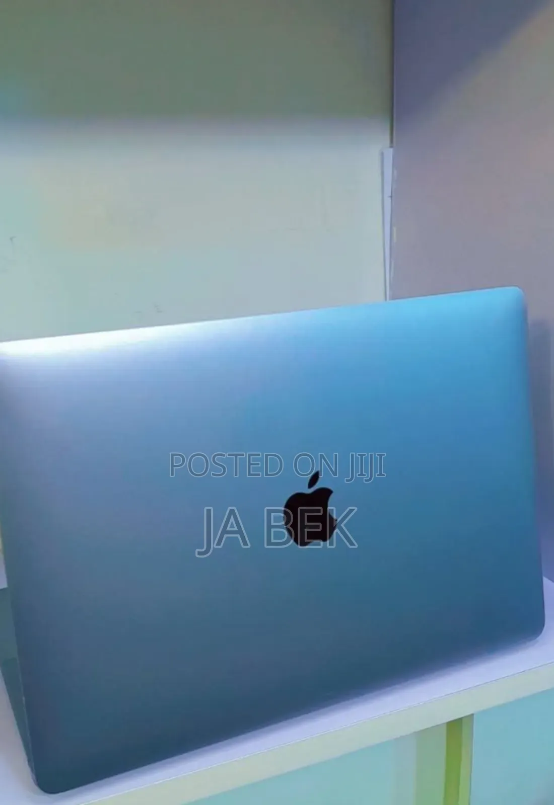 New Laptop Apple MacBook Air 2020 M1 8GB Apple M1 SSD 256GB