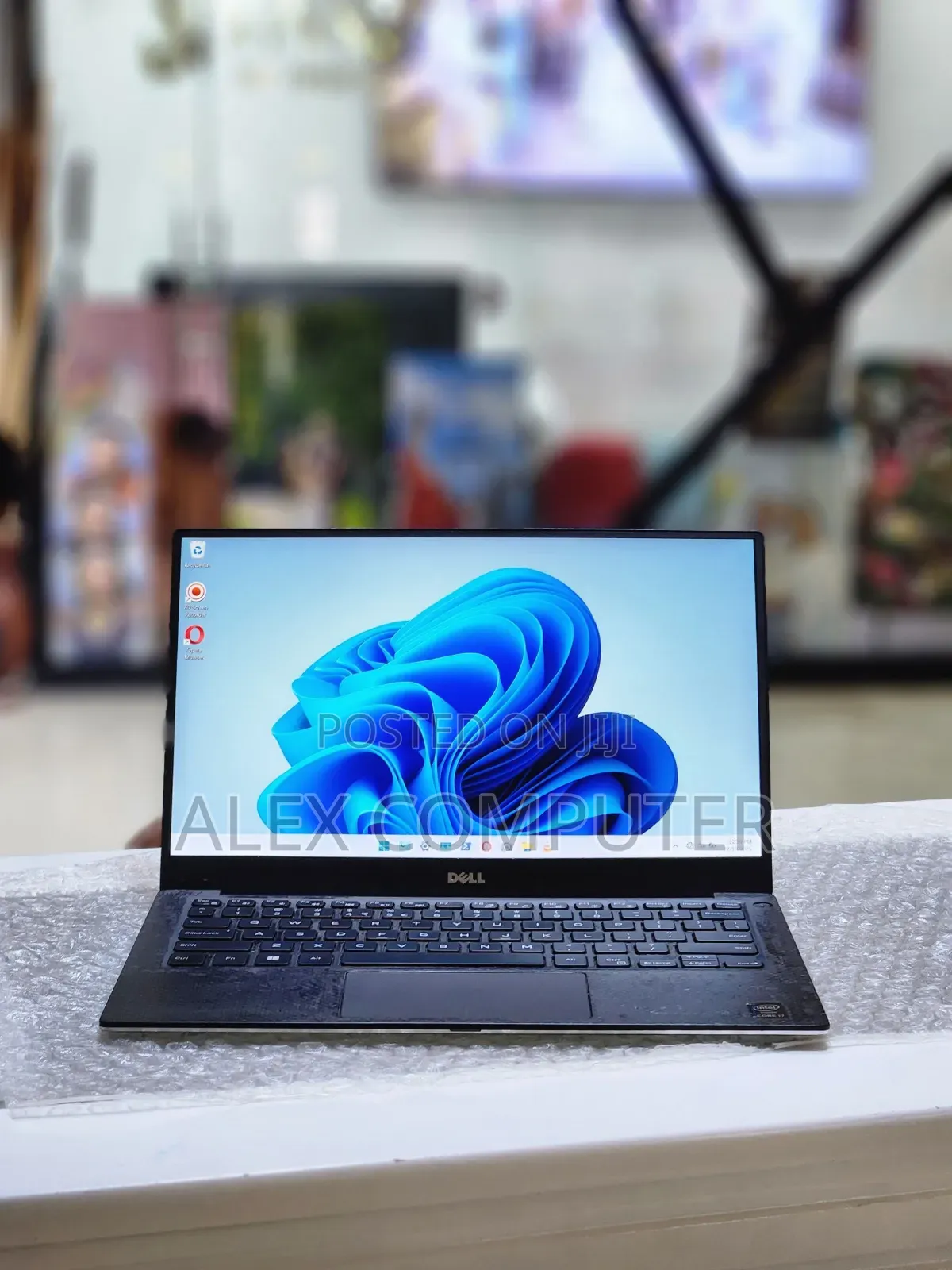 New Laptop Dell XPS 15 8GB Intel Core I7 SSD 256GB