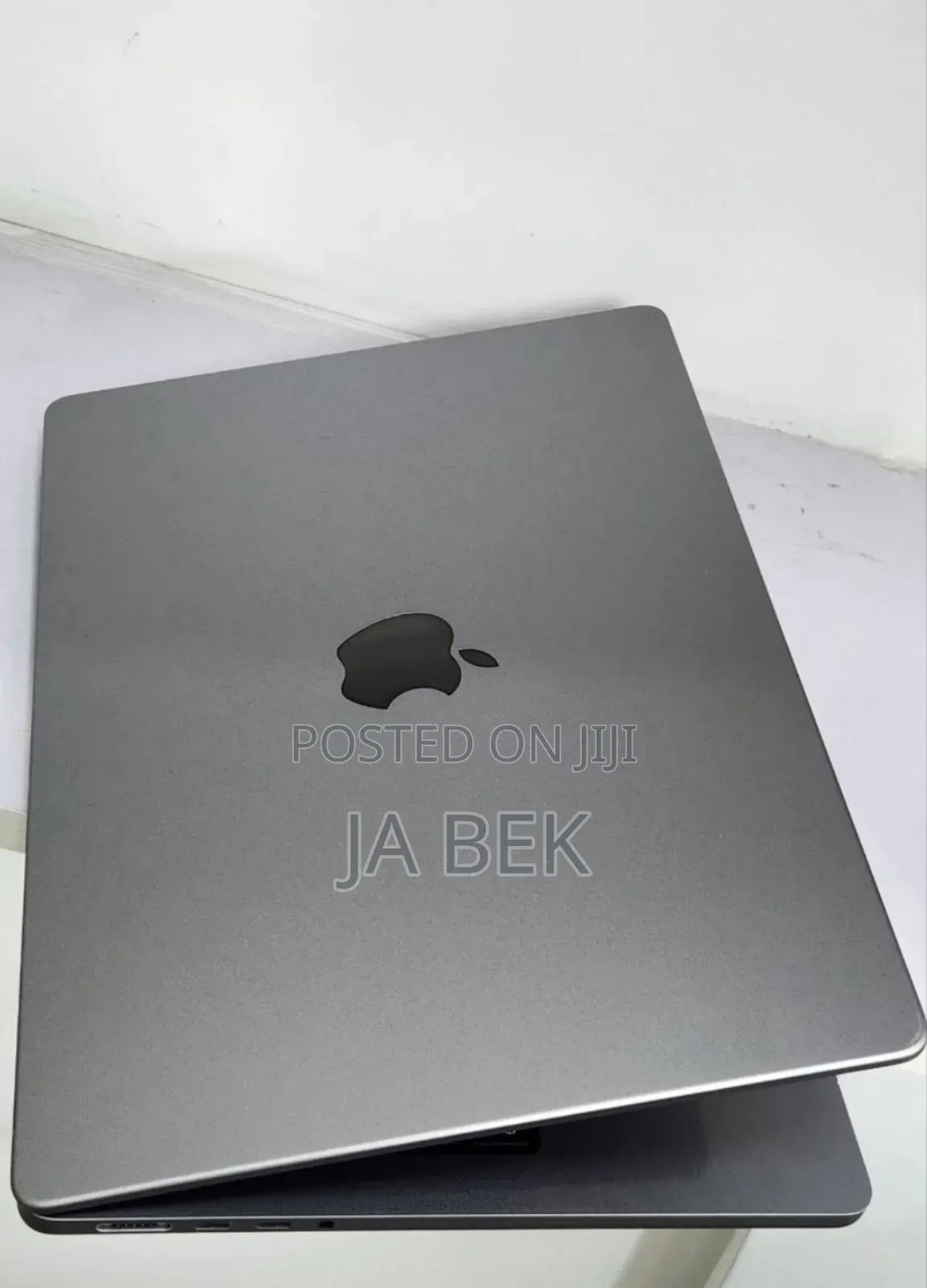 New Laptop Apple MacBook Pro M1 16GB Apple M1 Pro SSD 512GB