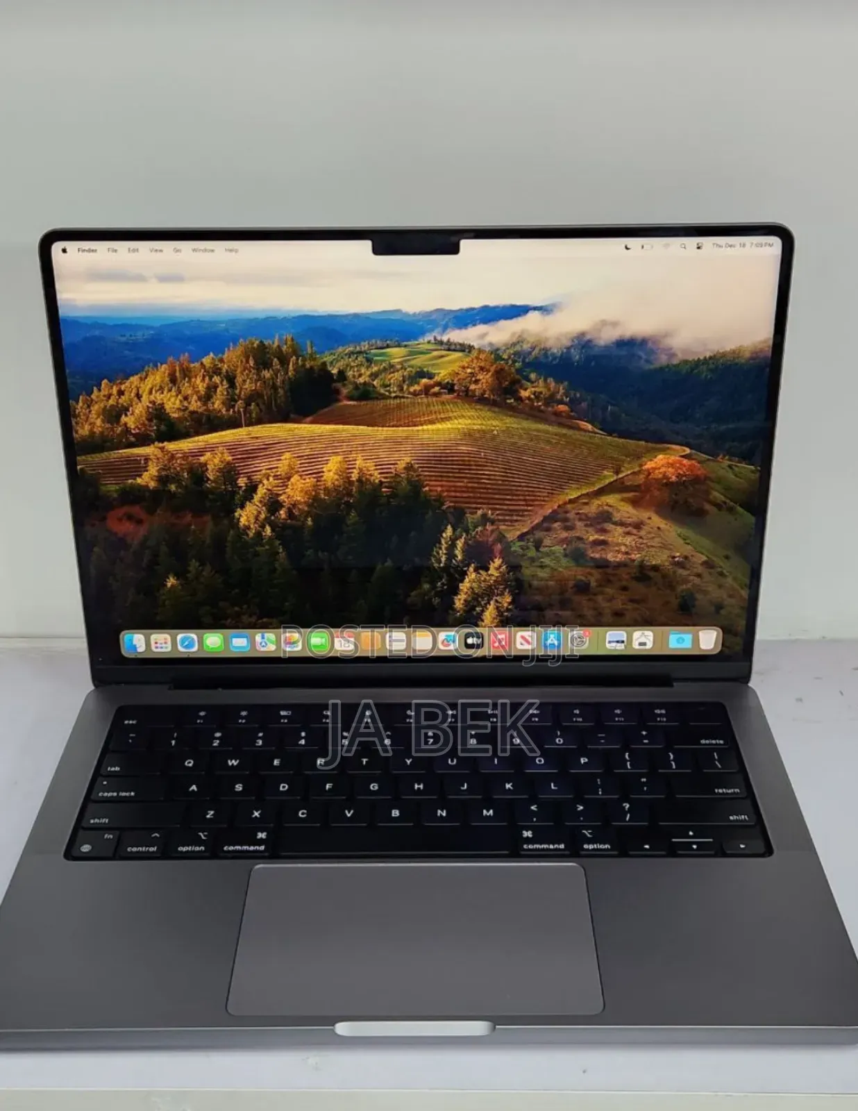 New Laptop Apple MacBook Pro M1 16GB Apple M1 Pro SSD 512GB