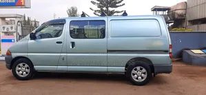Toyota HiAce 2000